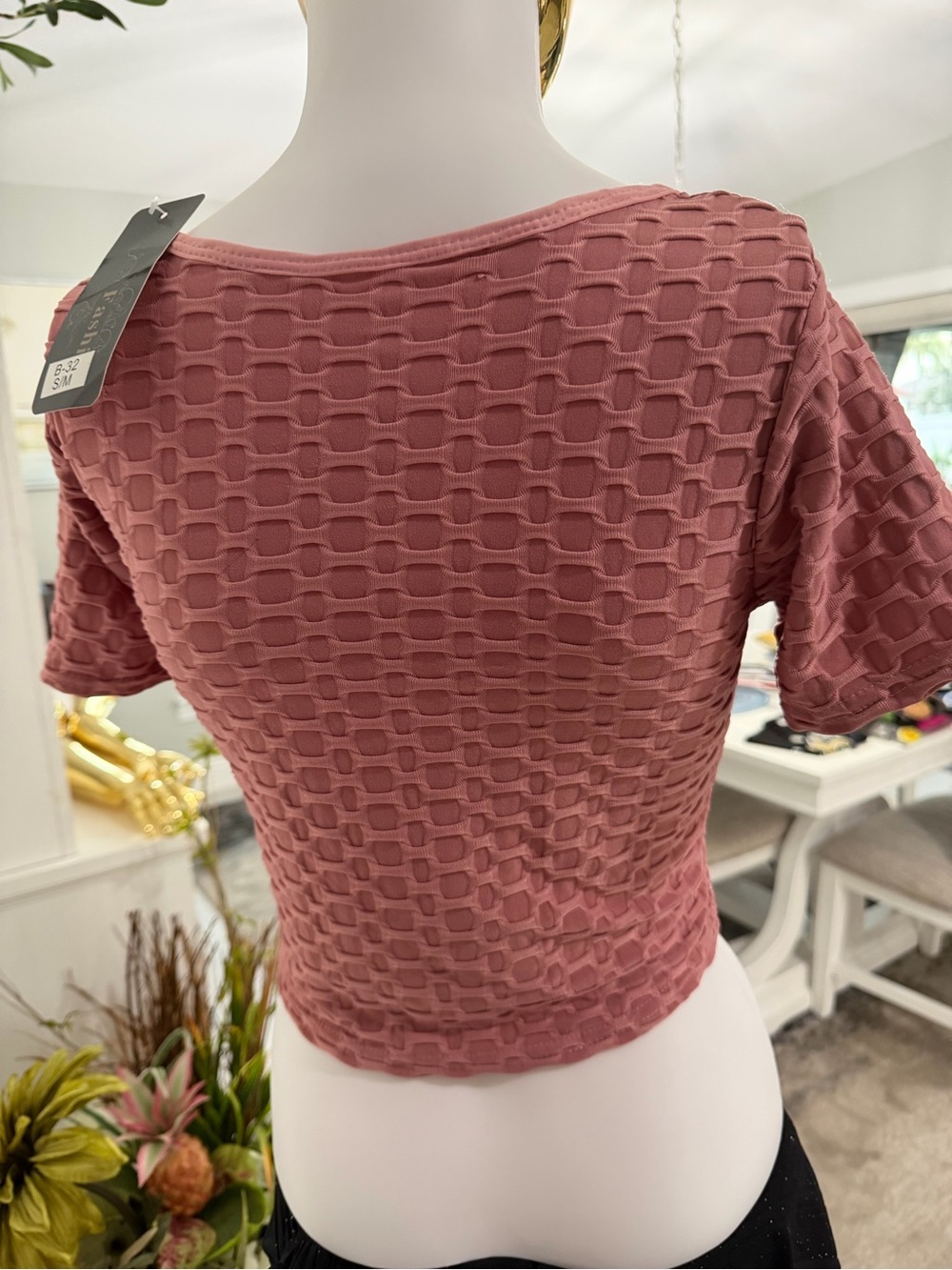 Zhu’s Rose Textured Ruched Drawstring Crop Top - Picture 4 of 7